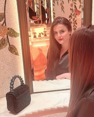 Sahar Moghadass Instagram - Lady in black 🖤 
.
.
.
#sahar #saharmusic #bacchanalialondon #سحر