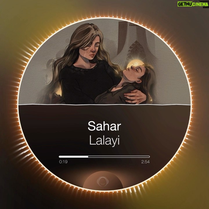 Sahar Moghadass Instagram - با اين آهنگ بارها اشك ريختم … براى عزيزان از دست رفتمان كه در اوج جوانى و آرزو براى آزادى پر كشيدن 🕊️ براى مادران داغ ديده 💔 براى دخترانى كه روياى مادر شدن را به خاك سپردن 🖤 براى ما ، براى وطن ، براى همه غمهايمان …. . . @radiojavan @saeedemami_music Music : @theonly_unique1 Mix & master : @merrajmirzaei_music Fiddle : @iskandar_tagirov ( kamanche ) Cover : @khishkvr & @yugpeachy