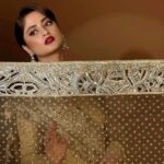 Sajal Ali Instagram - Styled by my fav girl @aarindanoor For @haroonsharifjewellers Bts credit @mominaharoon 🤍 Hair&makeup @mubsher.bhatti @maria_mahesar Wearing @lajwantiofficial