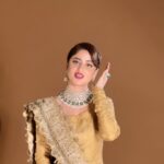 Sajal Ali Instagram - Styled by my fav girl @aarindanoor For @haroonsharifjewellers Bts credit @mominaharoon 🤍 Hair&makeup @mubsher.bhatti @maria_mahesar Wearing @lajwantiofficial