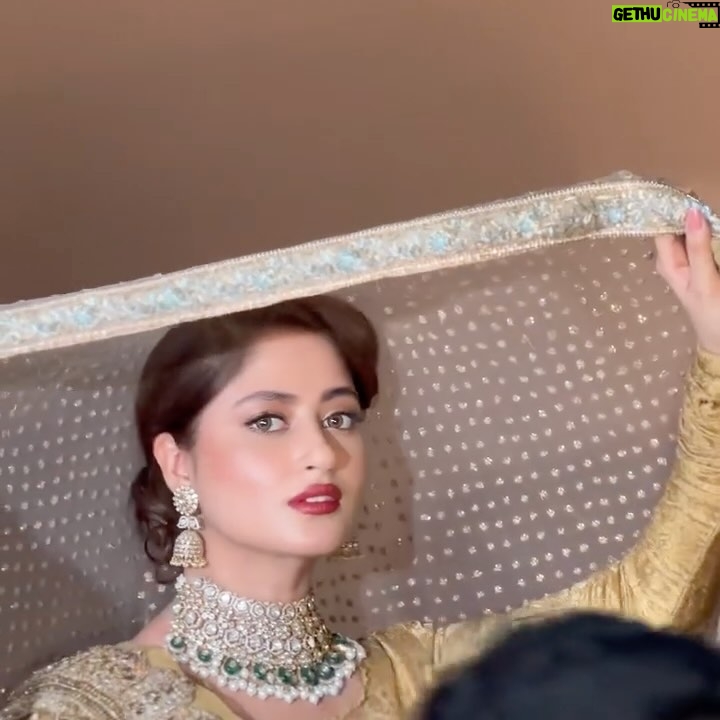 Sajal Ali Instagram - Styled by my fav girl @aarindanoor For @haroonsharifjewellers Bts credit @mominaharoon 🤍 Hair&makeup @mubsher.bhatti @maria_mahesar Wearing @lajwantiofficial