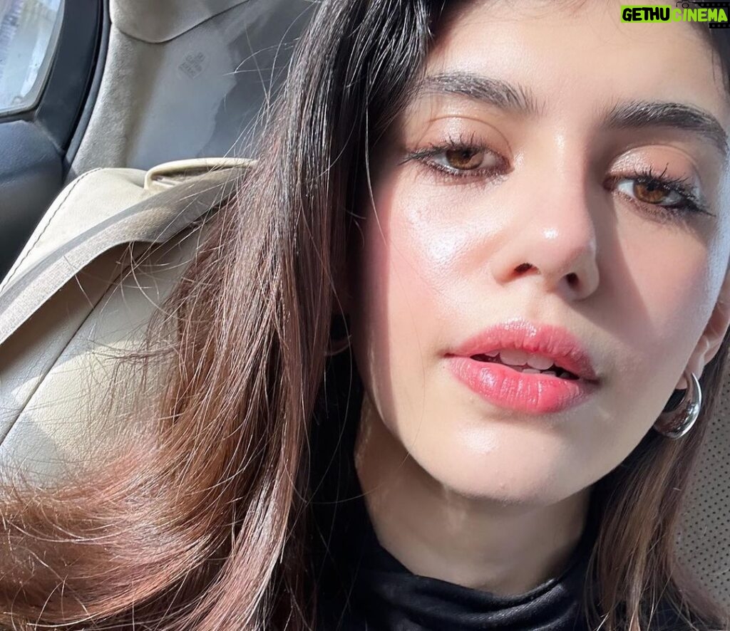 Sanjana Sanghi Instagram - The Californian skies can fix many things, nervousness about new adventures for one 🤍☀️ #LosAngeles #California Beverly Hills, Los Angeles