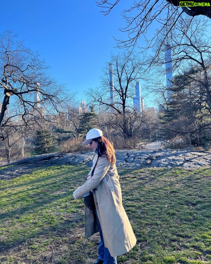 Sanjana Sanghi Instagram - Somehow warm & fuzzy even amidst your snowfall, New York? 🤍❄☀ So grateful for the learnings, memories & adventures of the last few days here. New York City