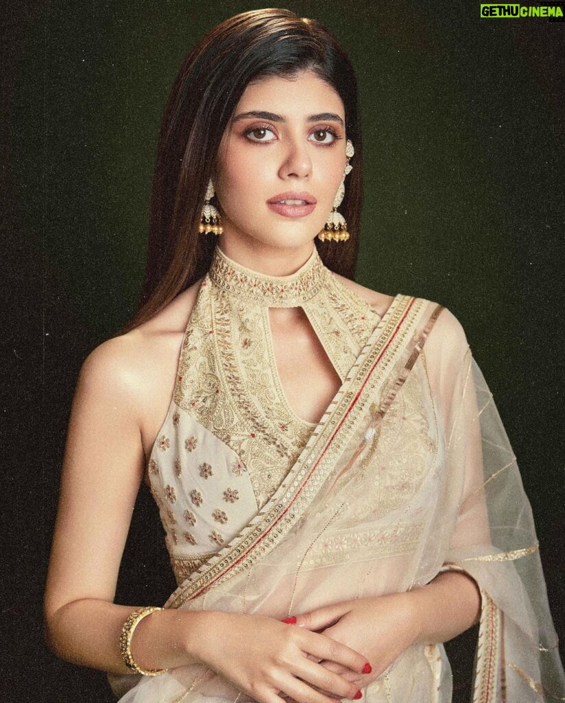 Sanjana Sanghi Instagram - ❤️‍🩹✨ ——- Gratitude to @gujarattourism for honouring Dhak Dhak with the Most Inspiring Film Of The Year at the iconic Ahemdabad waterfront @ggawardofficial ✨ Styled by @eshaamiin1 ☀️