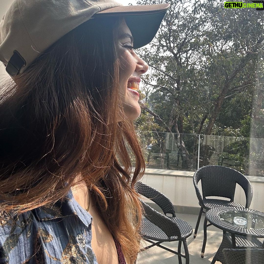 Sanjana Sanghi Instagram - Only felt right to try and sum up the most hectic year of my life yet in the most quiet & wholesome way possible. ๐งกโ๏ธ Big ups to @airbnb for making sure i wrapped 2023 in a way which was all that & more ๐ Goa