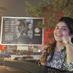 Sanjana Sanghi Instagram - Circa 2018. When I first moved to Mumbai to pursue acting full time after graduating from LSR College in New Delhi, this specific billboard in Juhu was one I’d cross everyday with the Mumbai breeze rustling against the auto-rikshaw. I’d always be looking up at it, with a glee of hope and dreams in my heart that I was mostly too scared to even acknowledge to myself. As I drove past that very billboard last night, seeing Kadak Singh up there made my heart shine & smile. Smile with joy as an ode to the power of believing. To dreaming. To learning. To be hard working. To be non- fearing. 2024, I’m so excited about you being a wholesome melting pot of all these beautiful feelings and more. ✨🧡 #HeadDownEyesForward ☀️ Juhu, Mumbai