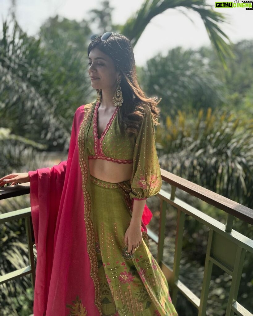 Sanjana Sanghi Instagram - Bestie’s mehendi round up : Copious amounts of dancing, Stomach aches courtesy incessant laughter, And voice loss because we’re a loud cackling bunch 🥹💕 Styled by @eshaamiin1 ⭐ Goa India