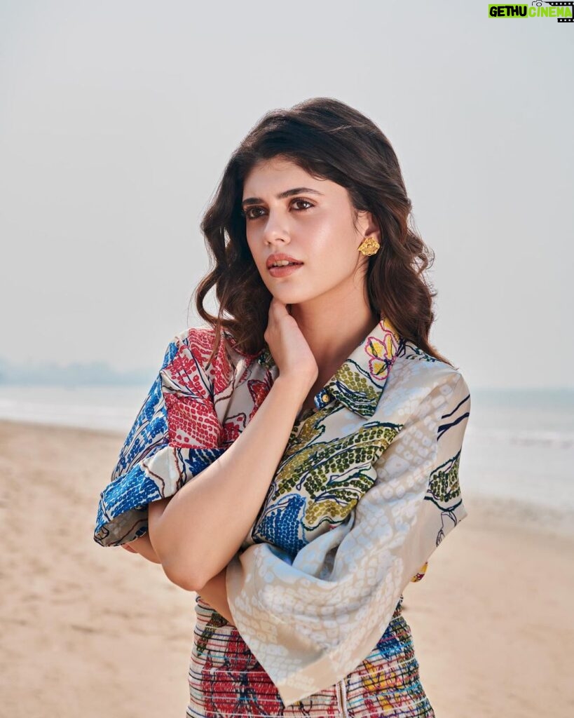 Sanjana Sanghi Instagram - Love. Life. Laughter. Learnings. #2023 🧡 / From a quick 📸 pit stop at the beach in between a press day for #KadakSingh 💜☀ / Mumbai, Maharashtra