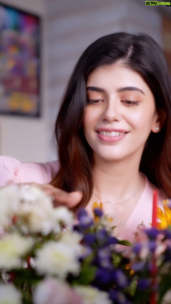 Sanjana Sanghi Instagram - #AD GRWM to head out with a #FaceLikeBodyGlow! How? Check this out! 🫢💓 The Pond’s Body Lotion from @pondsindia is my secret! 💫 Infused with niacinamide, it is non sticky, quick absorbing and blends on your skin in a jiffy, leaving that soft and smooth skin! 💕 Grab your bottles now, to get your #FaceLikeBodyGlow! 💫🧴 . . . #Ad #collab #ponds #collaboration #pondscollaboration #lotion #bodycare #bodylotion #niacinamide #nonsticky #quickabsorbing #smooth #soft #skincare #skincarejunkie #beauty #skinlove