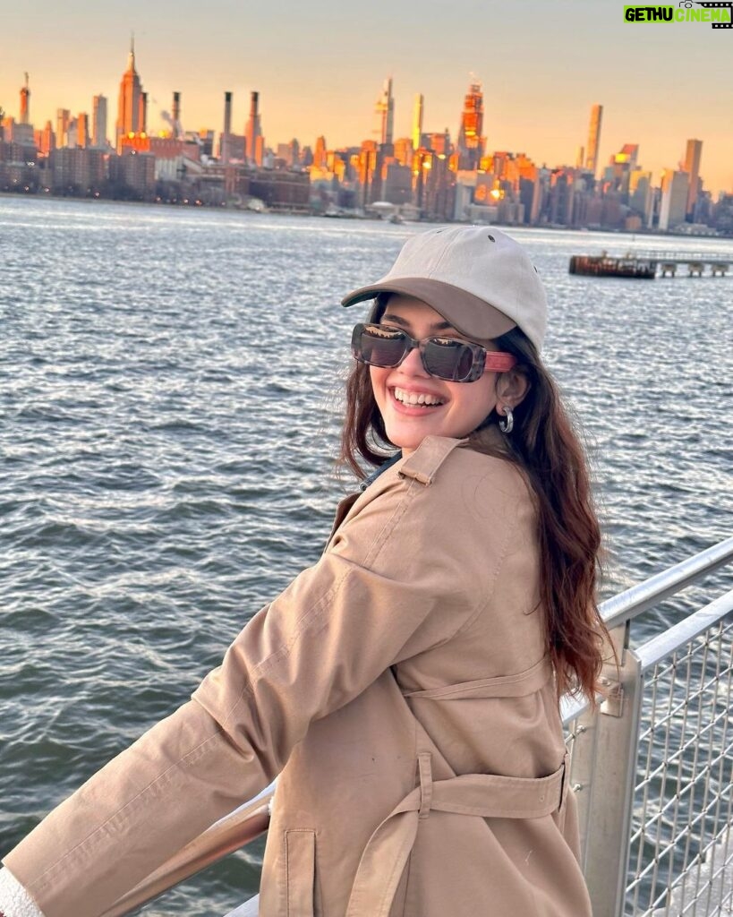 Sanjana Sanghi Instagram - In snowy New York, this was a rare sunny day, so yes, we over did the photos okay??? 🙋‍♀ New York City