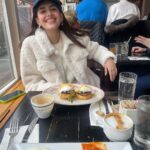 Sanjana Sanghi Instagram - An eggs benny a day. A jazz or comedy show every evening. A new friend a day. Many discoveries everyday 🤍✨ You have my heart, New York. New York City