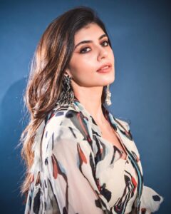 Sanjana Sanghi Instagram - Yeh dil kyun haath na aaye? 🕊️💙 #DhakDhak in theatres now! Wearing @akok.in by @anamikakhanna.in @anamikakhannaindia ✨ • @tryagaintoobad •
