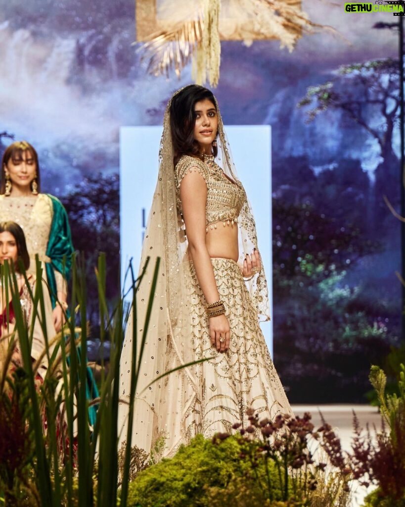 Sanjana Sanghi Instagram - • Magic ✨• And then, it was a double century turning Showstopper for the iconic couturier & my dearest, @anjumodi at @lakmefashionwk Closing “GLITERATTI” adorning this surreal piece of art, was a moment laden with such pride for me. This one is going to be etched in my heart for a long time. #LakmeSalonxAnjuModi @fdciofficial