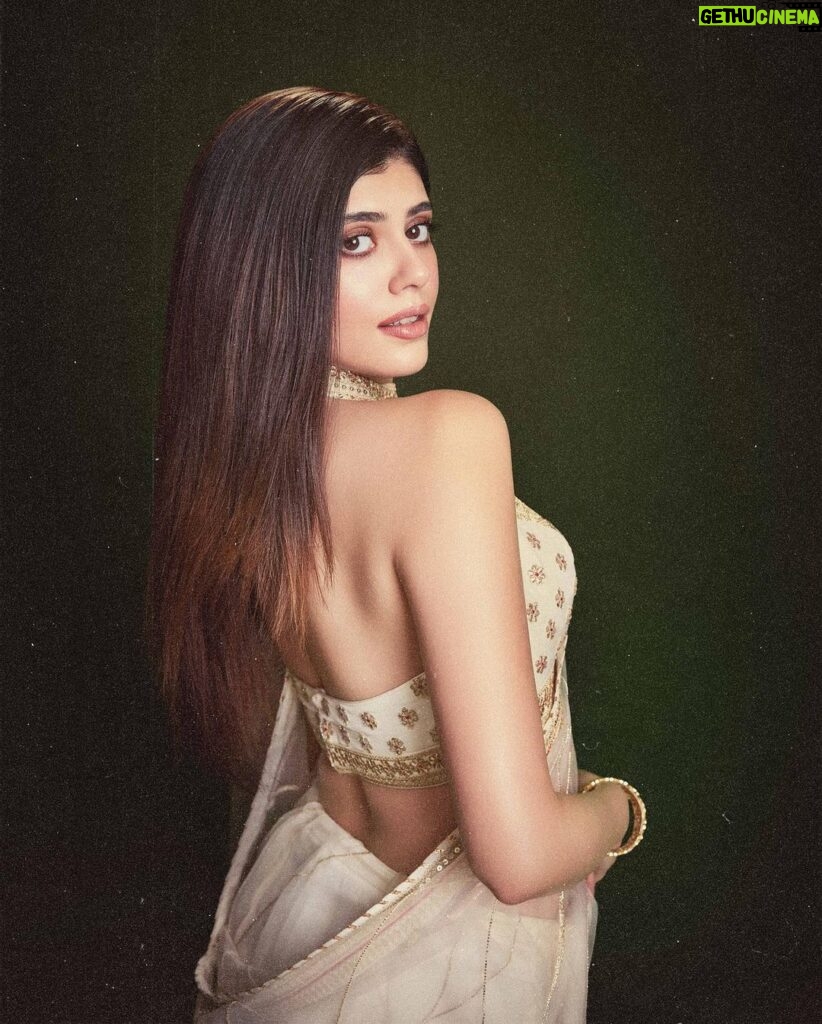 Sanjana Sanghi Instagram - ❤️‍🩹✨ ——- Gratitude to @gujarattourism for honouring Dhak Dhak with the Most Inspiring Film Of The Year at the iconic Ahemdabad waterfront @ggawardofficial ✨ Styled by @eshaamiin1 ☀️