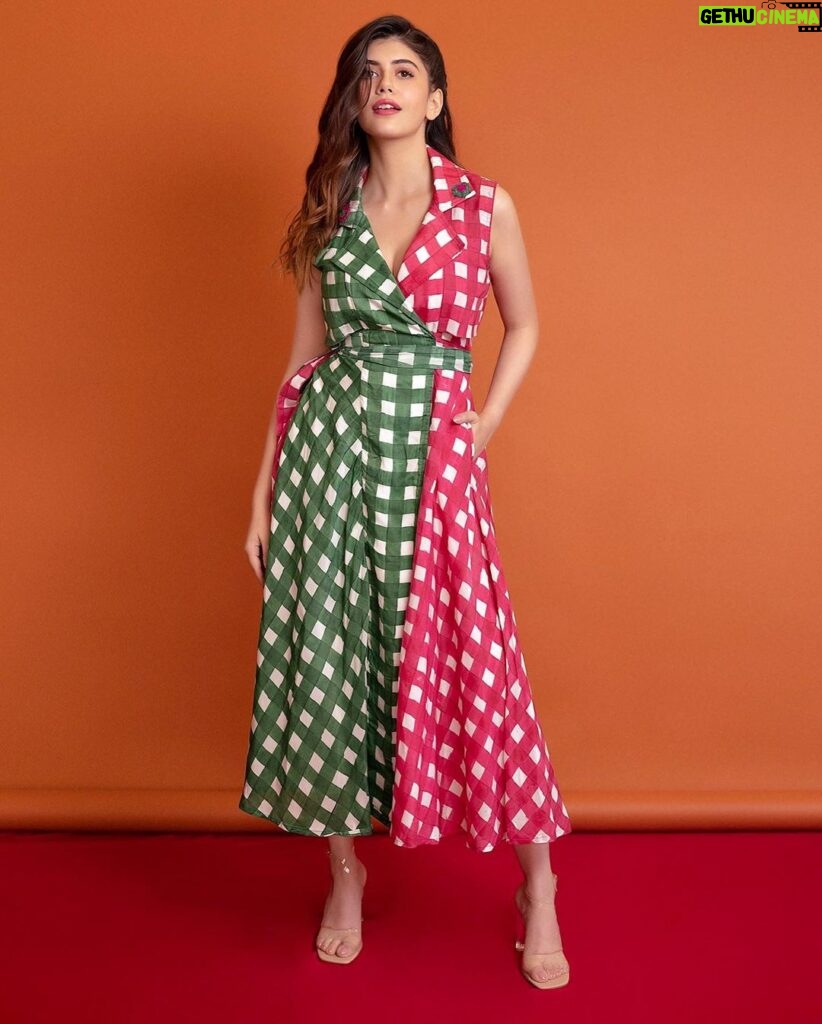 Sanjana Sanghi Instagram - Never been a fan of eating cassata but decided to dress like one 👧🌈 🍧 Mumbai, Maharashtra