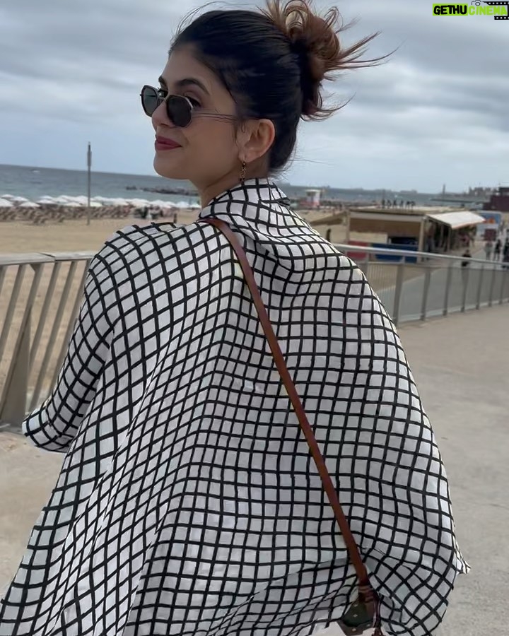 Sanjana Sanghi Instagram - Final stop in the summer across Europe was : Barcelona 💫🌴☀️ Tapas was had. Sun was soaked. Dancing was done. Fun was had. Lots of it. ( Goes without saying the ZNMD sound track was playing in my head every second 😅💕 ) Barcelona, Spain