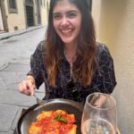 Sanjana Sanghi Instagram - A train from the Ligurian coast then led me to Florence.💕☀️ Dipped in precious ancient history, trickled with beautiful artisanal shops, vintage stores & cafes in every corner, brimming with life. Late night strolls along its streets have felt feel like nectar for an actor’s creative spirit. #SOnVacay #OffDuty . . . . . _______ 📸 1 : Lipsy on @nykaafashion Florence, Italy