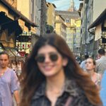 Sanjana Sanghi Instagram - A train from the Ligurian coast then led me to Florence.💕☀️ Dipped in precious ancient history, trickled with beautiful artisanal shops, vintage stores & cafes in every corner, brimming with life. Late night strolls along its streets have felt feel like nectar for an actor’s creative spirit. #SOnVacay #OffDuty . . . . . _______ 📸 1 : Lipsy on @nykaafashion Florence, Italy