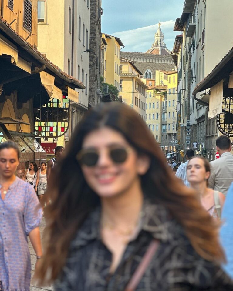 Sanjana Sanghi Instagram - A train from the Ligurian coast then led me to Florence.💕☀️ Dipped in precious ancient history, trickled with beautiful artisanal shops, vintage stores & cafes in every corner, brimming with life. Late night strolls along its streets have felt feel like nectar for an actor’s creative spirit. #SOnVacay #OffDuty . . . . . _______ 📸 1 : Lipsy on @nykaafashion Florence, Italy