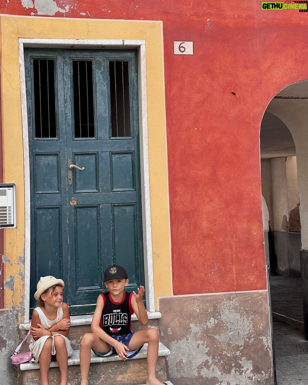 Sanjana Sanghi Instagram - Questa e vita 💕☀️🌊 The last few days were spent in some stunning Ligurian towns along the Italian Riviera. Camogli, though, has my heart. Quaint. Undiscovered. People full of love & life. Food full of color & warmth. Focaccia fresh out of the oven by local bakers. Sea food fresh out of the Ligurian sea. Little colourful homes strewn across the hillside, mesmerising, as though a painting made at leisure. I learned that given a choice, I can sit by a street drinking coffee and people watch for days. I also learned that speed boats across choppy sea waters frighten me?🤷🏼♀️ • Camogli - PortoFino - Santa Margarita • #SOnVacay #OffDuty Camogli, Riviera Ligure, Italia