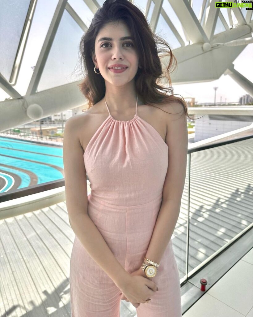 Sanjana Sanghi Instagram - It was a beautiful & chaotic afternoon of press kicking off Day 1 of the @iifa saga ⚡️☀️ #IIFA2023 With some eggs benedict to start with and pizza to end with 🙅🏻‍♀️ ( Styled by @castelino_priyanka W Abu Dhabi – Yas Island