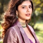 Sanjana Sanghi Instagram - Aakhon ki masti mein ✨☀️ . . . 👗: @shantibanaras @joolry_ @eshaamiin1