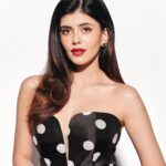 Sanjana Sanghi Instagram - Danced & sang the night away to King Khan’s nostalgic magic & celebrated Hindi cinema in all it’s glory 💕🌟 The @zeecineawards making sure it’s yet another evening for the books! Styled by @edwardlalrempuia ✨ Wearing @atsusekhose @chanelofficial