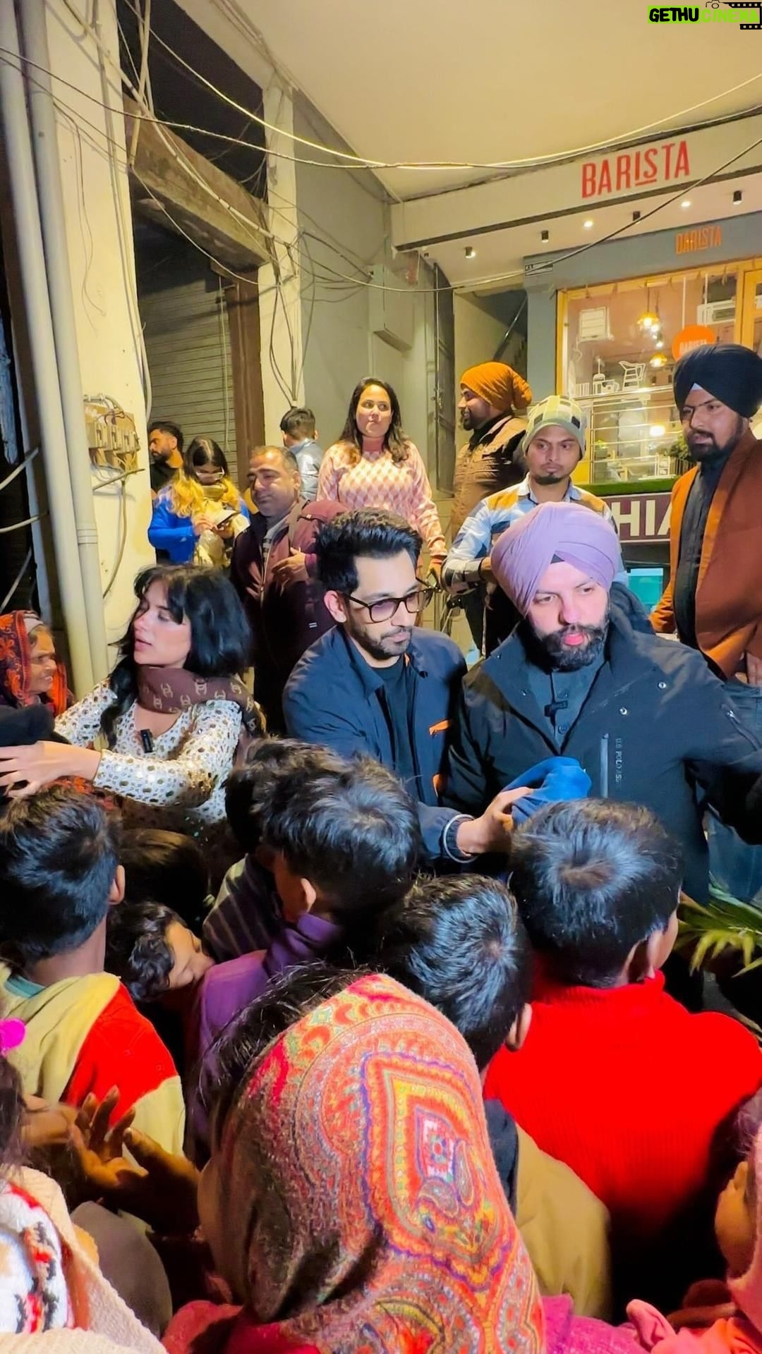 Sara Gurpal Instagram - Share if you care 🫶 Babbal Rai and Sara Gurpal, renowned faces of the Punjabi movie industry, teamed up with me for a heartwarming cause during the chilly winters. Together, we shared the warmth of the newly released movie ‘Lambran da Laana,’ not just on screen but in real life. Distributing sweaters and woollens, our collective effort aimed to bring comfort to those in need. The stars’ involvement in this charitable endeavor reflects the profound impact of good deeds on success. This initiative, driven by a promise to my mom, gains even more strength when embraced by influential figures. A special thanks to @clubyork for contributing to our cause, and may their kindness be a beacon for more goodwill. #kindness #help #gratitude #winters #happiness #kawalchhabra #lawofattraction #smile #kids #children #love #motivation #emotional #inspiration #humanity