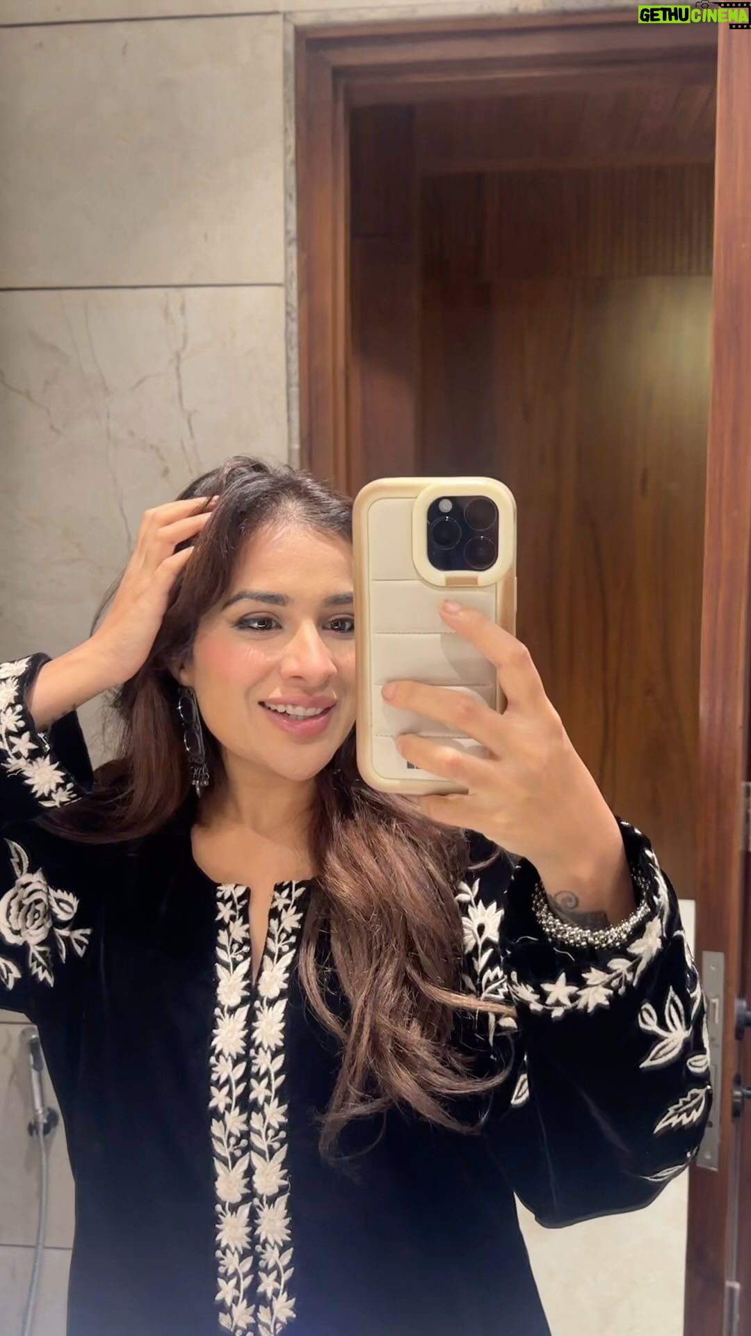 Sara Gurpal Instagram - 💌🤍 . . . Wearing ;@inayshaofficial