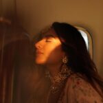 Sara Gurpal Instagram - POV : when you late for your friends wedding #Sarakehndi . . @thevideowala @vikram_singha For : @sunderjewellers @sunderemporium Makeup Hair : @kritikaaguptaa_ Delhi, India