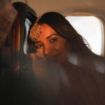 Sara Gurpal Instagram - POV : when you late for your friends wedding #Sarakehndi . . @thevideowala @vikram_singha For : @sunderjewellers @sunderemporium Makeup Hair : @kritikaaguptaa_ Delhi, India
