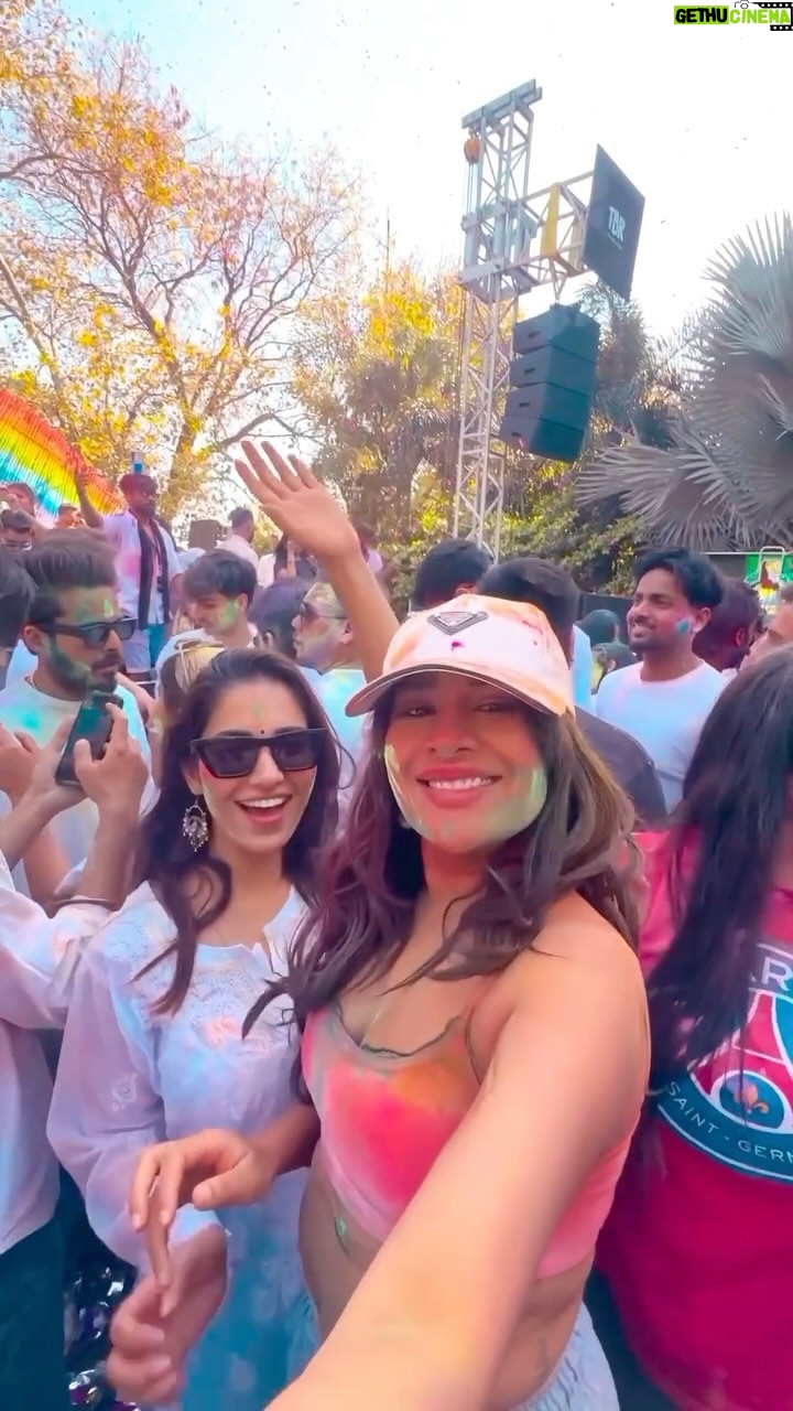 Sara Gurpal Instagram - Happy Holi with my babe @ruhanisharma94