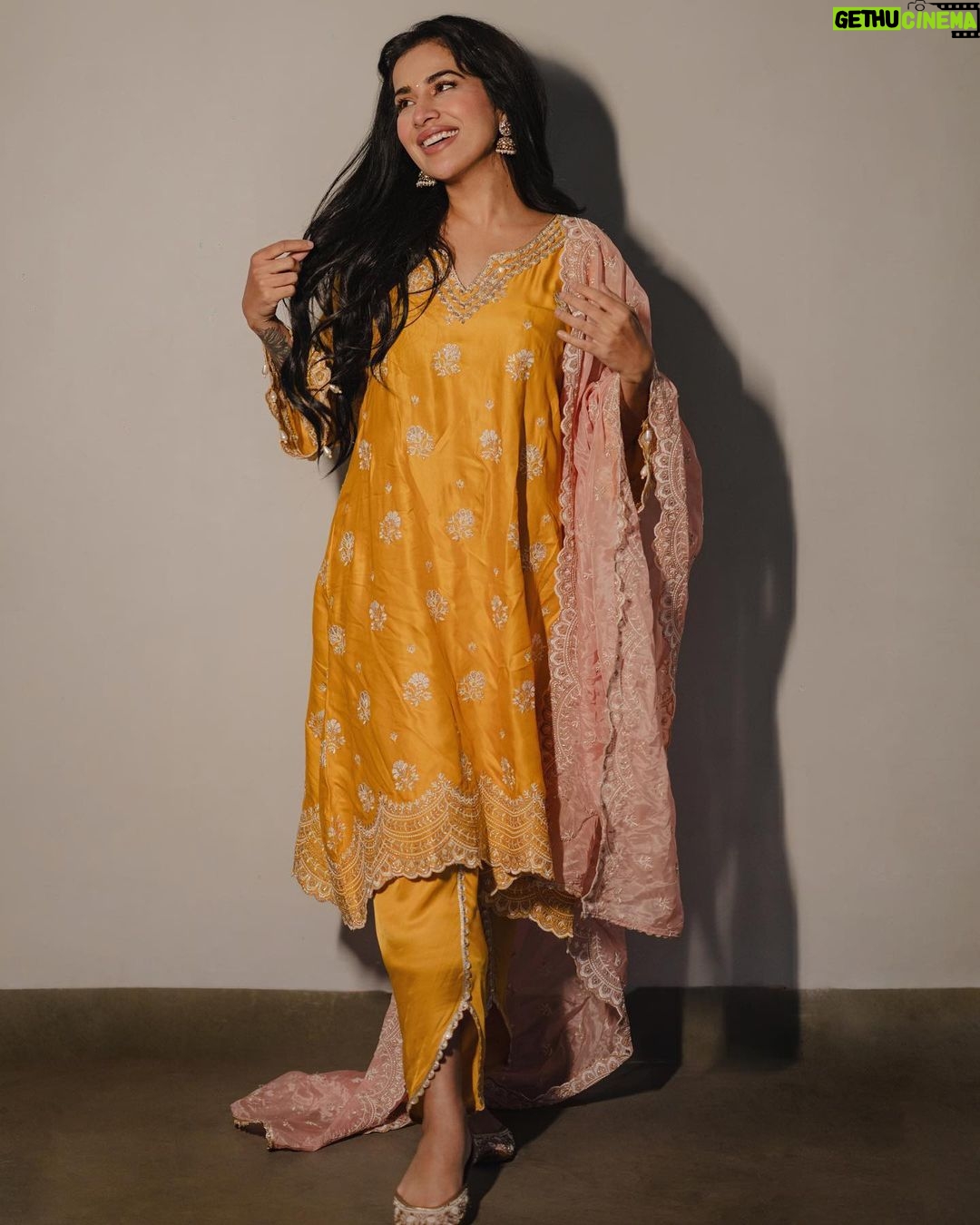Sara Gurpal Instagram - @lambrandalaana will be releasing on 26th January 2024 . . Wearing : @shopmulmul Make up : @kritikaaguptaa_ 📸 : @thevideowala