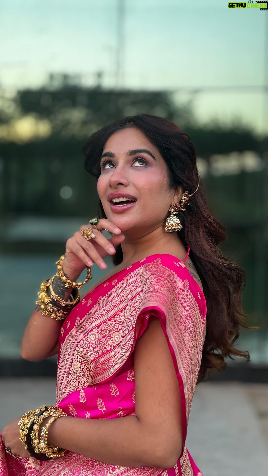 Sara Gurpal Instagram - #SaraKehndi Guess the movie ?
