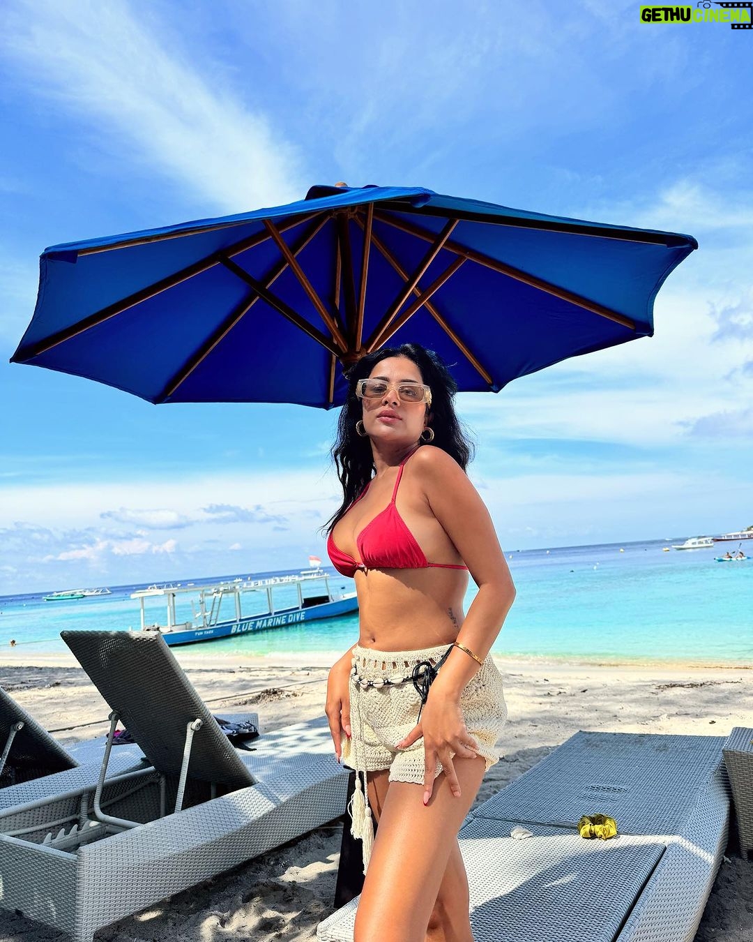Sara Gurpal Instagram - #SaraKehndi Guess the location!!! Wrong answers only lol