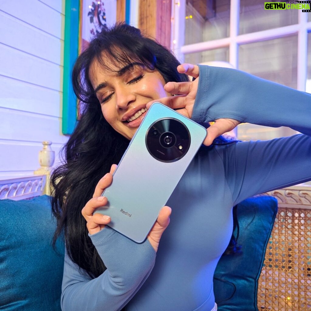 Sara Gurpal Instagram - How stunning is this Lake Blue colour of #RedmiA3. I love it, looks so good! I can’t wait for you all to get your hands on the #SmoothAndStylish #RedmiA3 on 23rd February at a starting launch price of ₹6,999*. Mark your calendars!