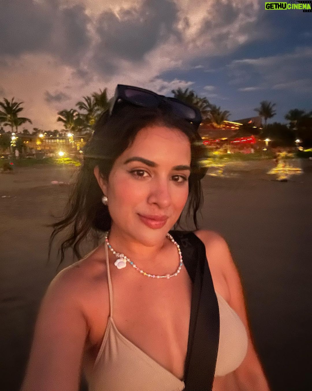Sara Gurpal Instagram - 💌Love from #Sara . . . 📸 @vikram_singha Bali Island