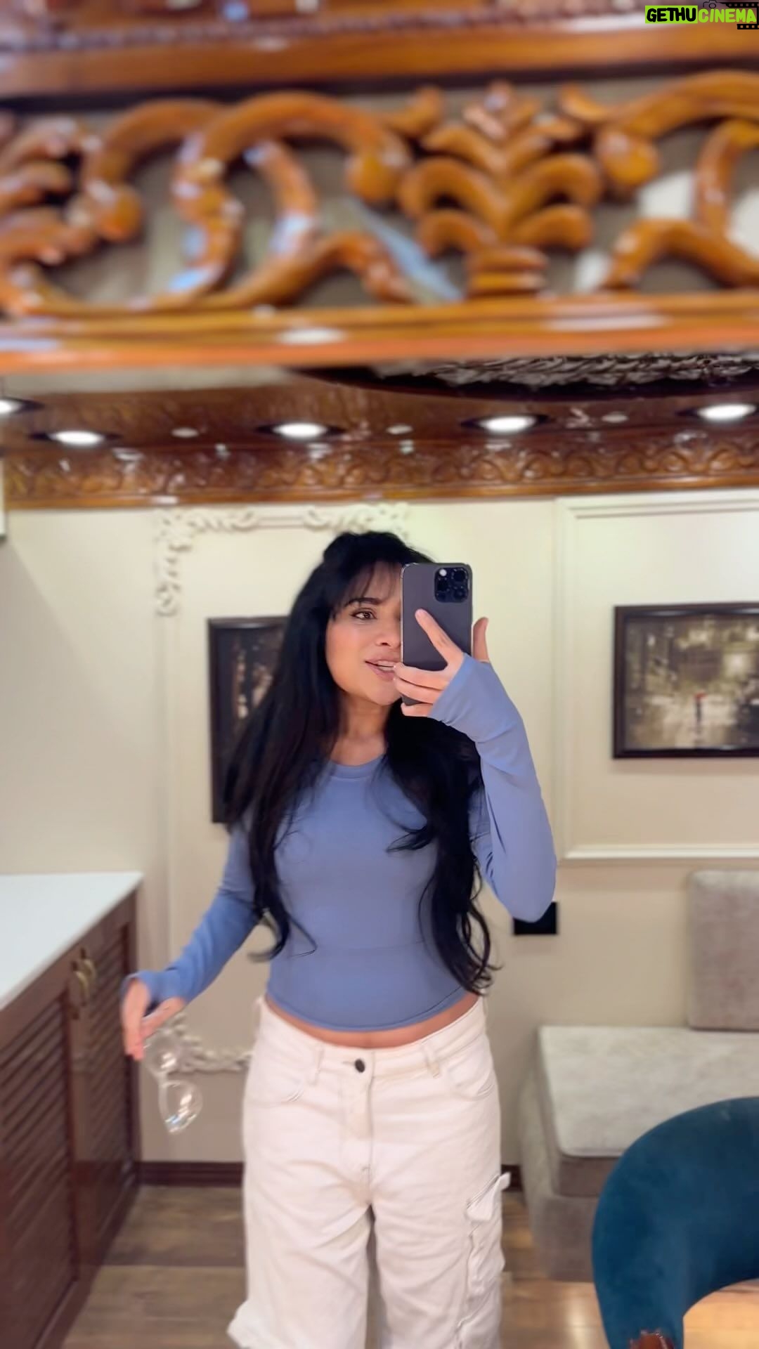 Sara Gurpal Instagram - #Sarakehndi can you fight me ???