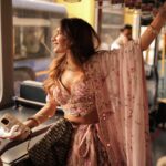 Sara Gurpal Instagram - POV : when you late for your friends wedding #Sarakehndi . . @thevideowala @vikram_singha For : @sunderjewellers @sunderemporium Makeup Hair : @kritikaaguptaa_ Delhi, India