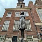 Sarah Rafferty Instagram - Grateful that we were able to spend part of Thanksgiving at The Anne Frank House in Amsterdam, an experience we will never forget. Thank you, Hilary for telling me to reserve these tickets so far in advance of our trip. If you hear my daughter’s voice in the video, Anne Frank is ‘memorialized’ here, not buried. She is buried at Bergen Belsen concentration camp. There was a lot to talk about after this visit, a conversation that we must continue at our family tables and continue robustly as a society. “The only thing we have to remember is: all her would-haves are our real possibilities. All her would-haves are our opportunities.” Emma Thompson. Amsterdam, Netherlands