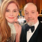 Sarah Rafferty Instagram - Evidence of another reunion that thrilled me. Congratulations on your Golden Globe, Paul. Thanking the lucky stars that the world has come to know Paul Giamatti’s genius, his sublime wit, his kindness and grace. We all knew we were in the presence of one of the greats back in the 90’s in drama school, and flocked to see him on stage. During one of his star turns, I got to play “the gate”. She was sassy and squeaky, in playful awe of the princely gent who passed through. Life imitates art, 27 years later. Swipe.