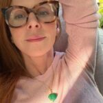 Sarah Rafferty Instagram - Hi! Not the greatest at the solo selfie game BUT I can’t stop taking selfies with my new favorite necklace. Thank you @lindsayjprice for sending me this beautiful pendant and congratulations on the launch of your inspired new jewelry line. Friends, check out Story via @jewelryedit. I can’t wait to see more. Until then, I’ll wear this malachite beauty and make her and all of her healing properties, a part of my “story”…..assuming one of my girls doesn’t steal her first.🤓