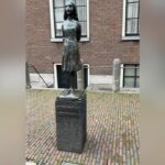 Sarah Rafferty Instagram - Grateful that we were able to spend part of Thanksgiving at The Anne Frank House in Amsterdam, an experience we will never forget. Thank you, Hilary for telling me to reserve these tickets so far in advance of our trip. If you hear my daughter’s voice in the video, Anne Frank is ‘memorialized’ here, not buried. She is buried at Bergen Belsen concentration camp. There was a lot to talk about after this visit, a conversation that we must continue at our family tables and continue robustly as a society. “The only thing we have to remember is: all her would-haves are our real possibilities. All her would-haves are our opportunities.” Emma Thompson. Amsterdam, Netherlands