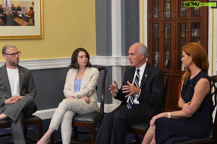 Sarah Rafferty Instagram - Thank you for your time today, @senbobcasey and for your commitment to this urgent issue. Thank you to Lauren, Seth and Ai-jen, and the teams @wearehfc and @caringacrossgen for including me in the conversation and for centering the caregivers in the broader conversation around #Alzheimer’s and #Dementia. Repost from @senbobcasey • I joined @sethrogen, @laurenmillerrogen, @iamsaragrafferty and @domesticworkers President @aijenp on Capitol Hill this morning to discuss the state of home care in the United States and the need for a generational investment in that care. Millions of seniors and people with disabilities deserve it live independently in their communities. Home care allows them to do that. It also allows family caregivers who left jobs to care for spouses, children or parents to return to work by connecting those families to home health workers.