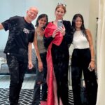 Sarah Rafferty Instagram - Sending love, thanks and credit, oh so so much credit, where credit is due. ❤️🙏🏻🙌🏻 @galialahav and team, Sharon, Lynn, Yael. 🥰 @idoraphaelmakeup @etay_shay @padaniofficial And special thanks to #AlbertBourla for sharing his special evening with me and my family.