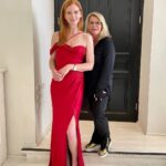 Sarah Rafferty Instagram - Sending love, thanks and credit, oh so so much credit, where credit is due. ❤️🙏🏻🙌🏻 @galialahav and team, Sharon, Lynn, Yael. 🥰 @idoraphaelmakeup @etay_shay @padaniofficial And special thanks to #AlbertBourla for sharing his special evening with me and my family.
