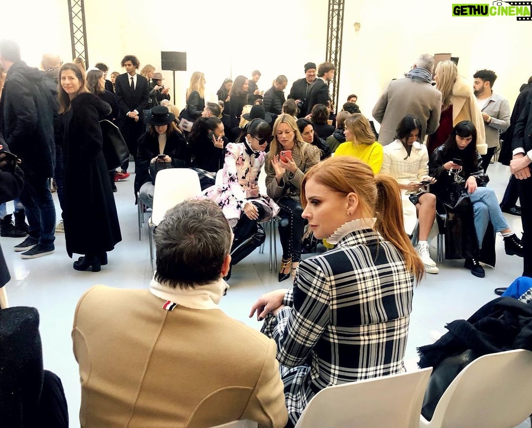 Sarah Rafferty Instagram - One year ago...the last time I packed into a crowded room and @nicholasme packed me into a suit. Looking forward to safely and nonchalantly gathering soon. There’s light at the end of this tunnel, right? @alexandrevauthier. Btw Bernie walked this show in his mittens.