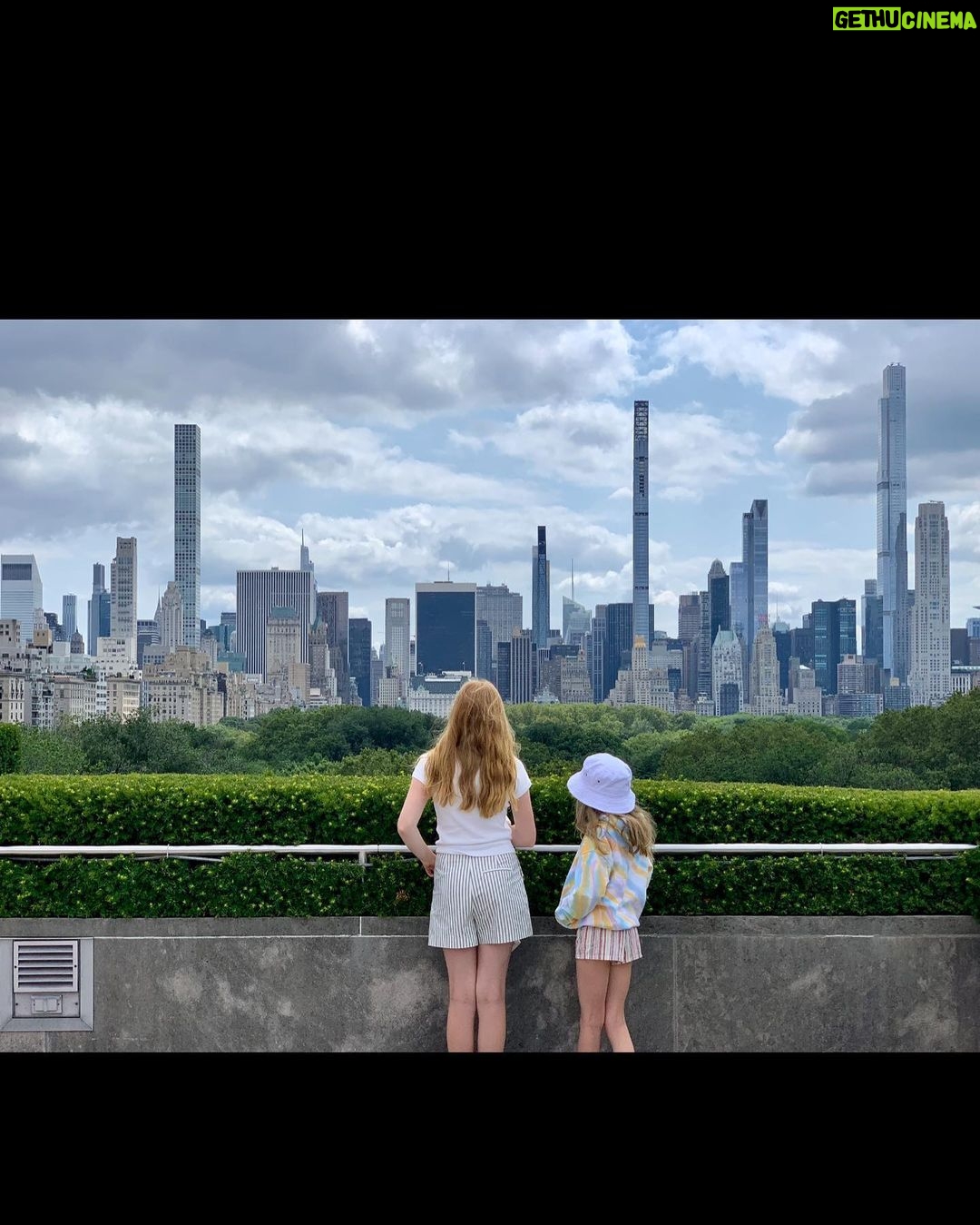 Sarah Rafferty - 124.6K Likes - As my mom would say, visiting you was a balm to the soul. #nyc. Thank you @fitz_ny @fitzpatrickhotelsnyc and our old friends and family for the reunion of our dreams.