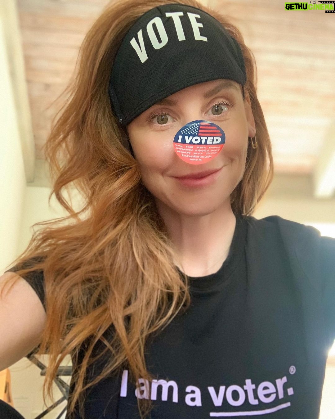 Sarah Rafferty Instagram - Oh hey. Just wanted to jump on here to say I got a blow out. Happy Monday.