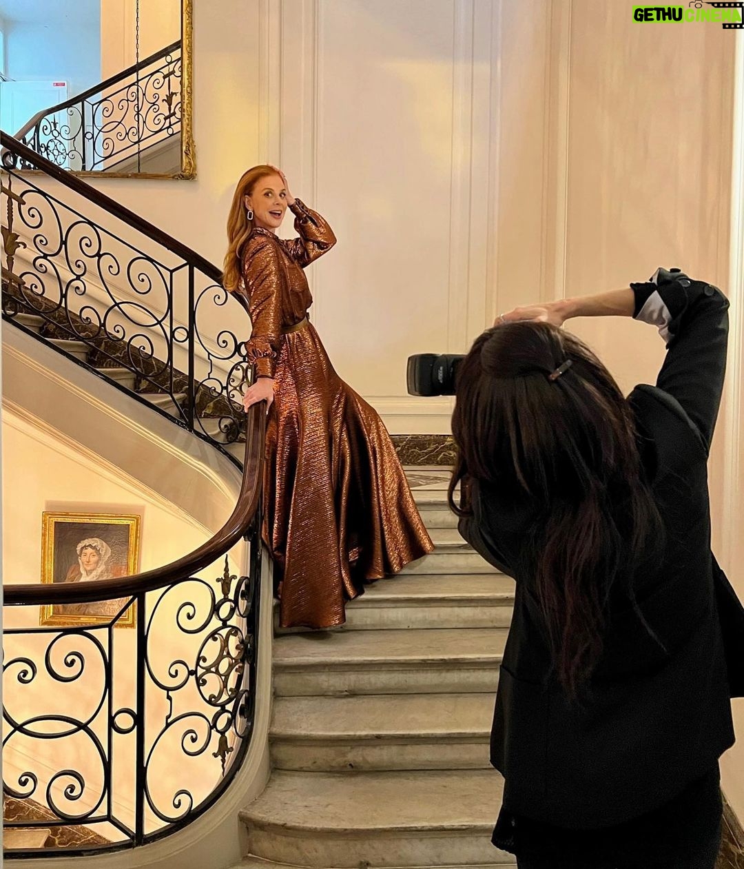 Sarah Rafferty Instagram - Happy Friday. I’d kinda rather be here….🇫🇷 😘 @nicholasme @stefanierenoma